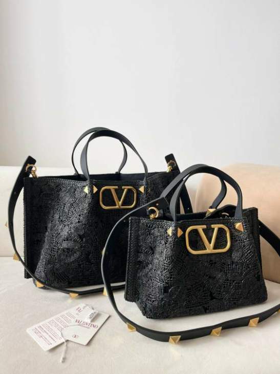 Picture of Valentino Handbags _SKUfw189974562fw